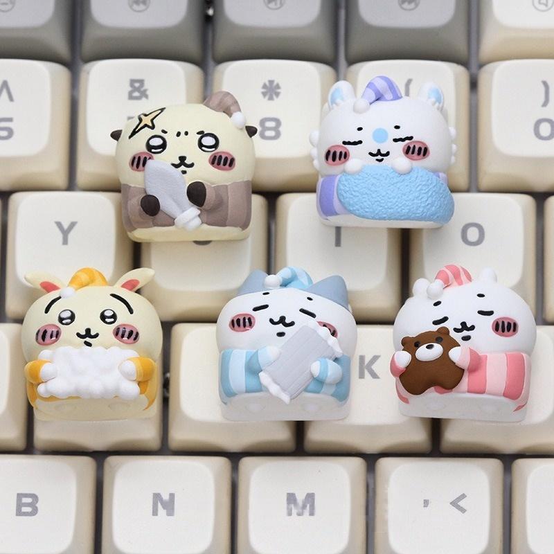 Chiikawa pajama character keycaps arranged on a white keyboard | SIMPOCUBIC