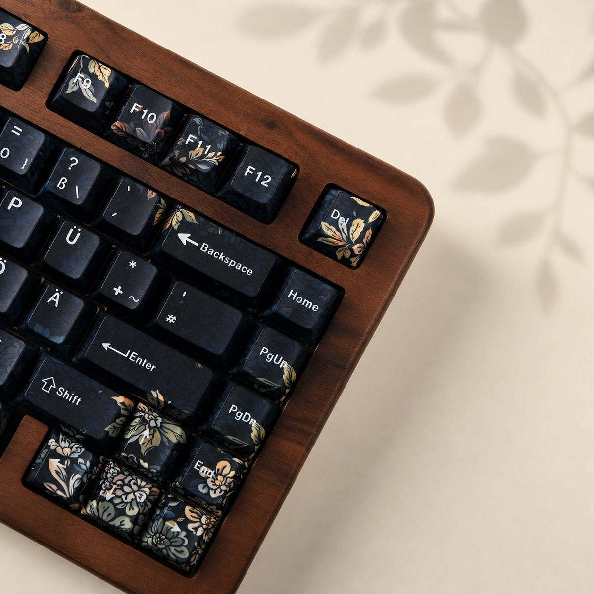 Faint Fragrance German QWERTZ keycaps, right angle detail