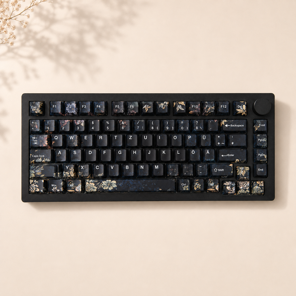 Faint Fragrance German QWERTZ keycaps, black case full keyboard