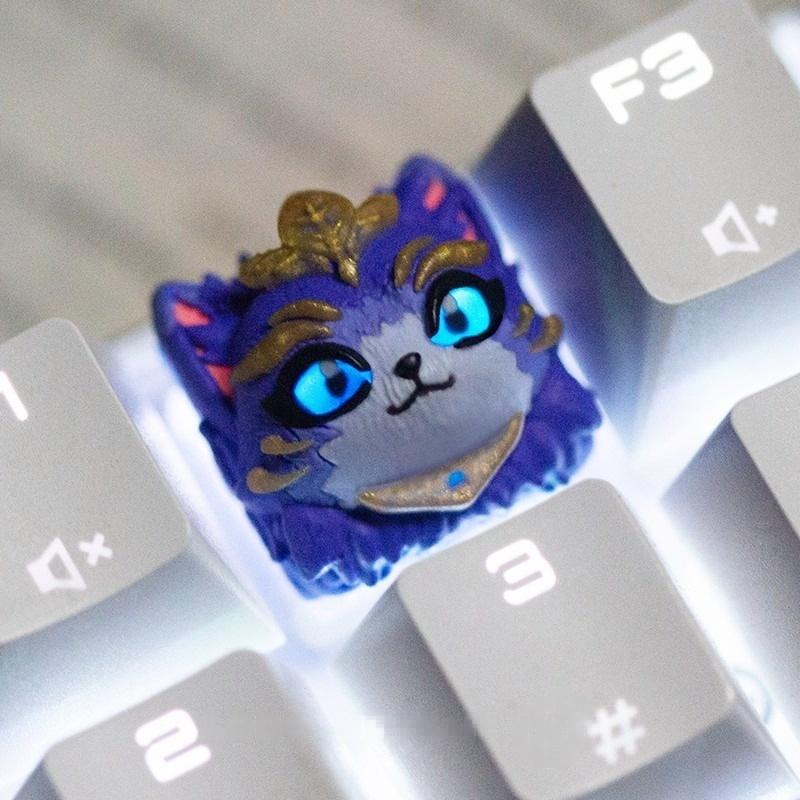 Blue and purple character keycap shown on a white keyboard | SIMPOCUBIC