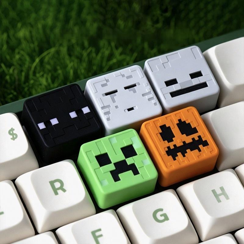 Minecraft mob keycaps arranged on a keyboard | SIMPOCUBIC