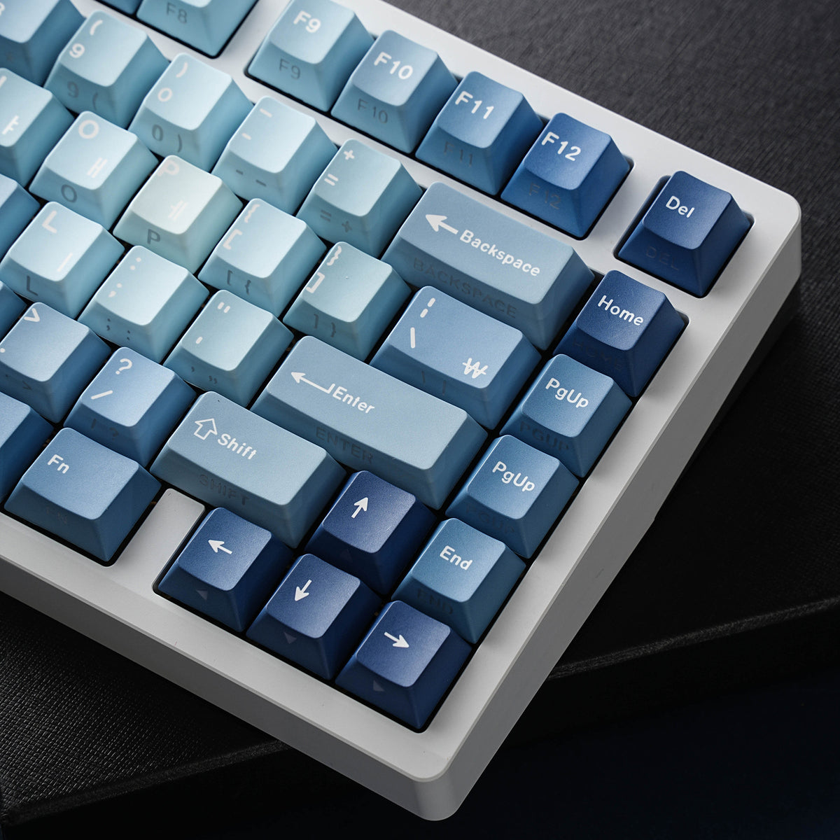 SIMPOCUBIC Ocean Heart Shine-through PBT Cherry keycaps, english keyboard right side detail